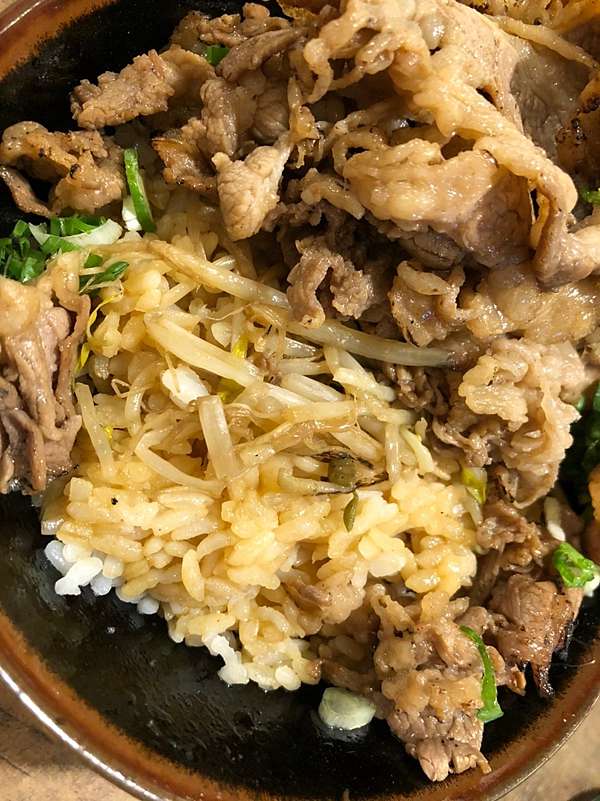 樹林 川牛石木亭平價肉肉山燒肉丼飯105元起 品項夠份量 免費雞白湯供應 元氣兔麻吉 痞客邦