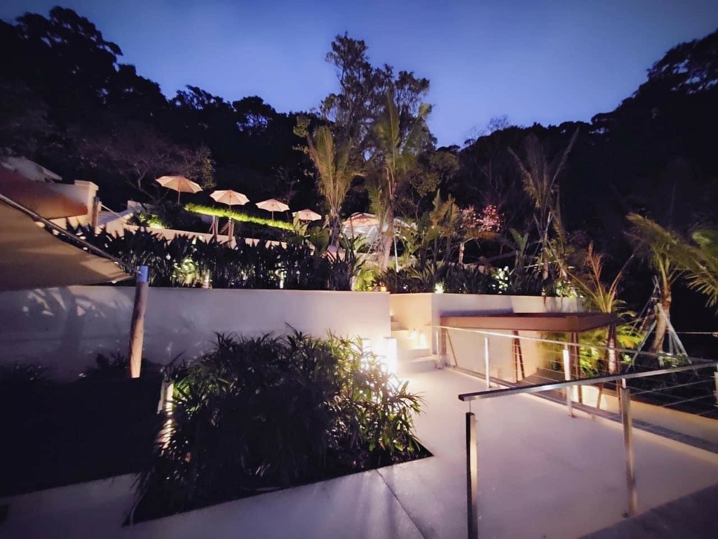 Lax_220704_0.jpg Lax_220704_0.jpg