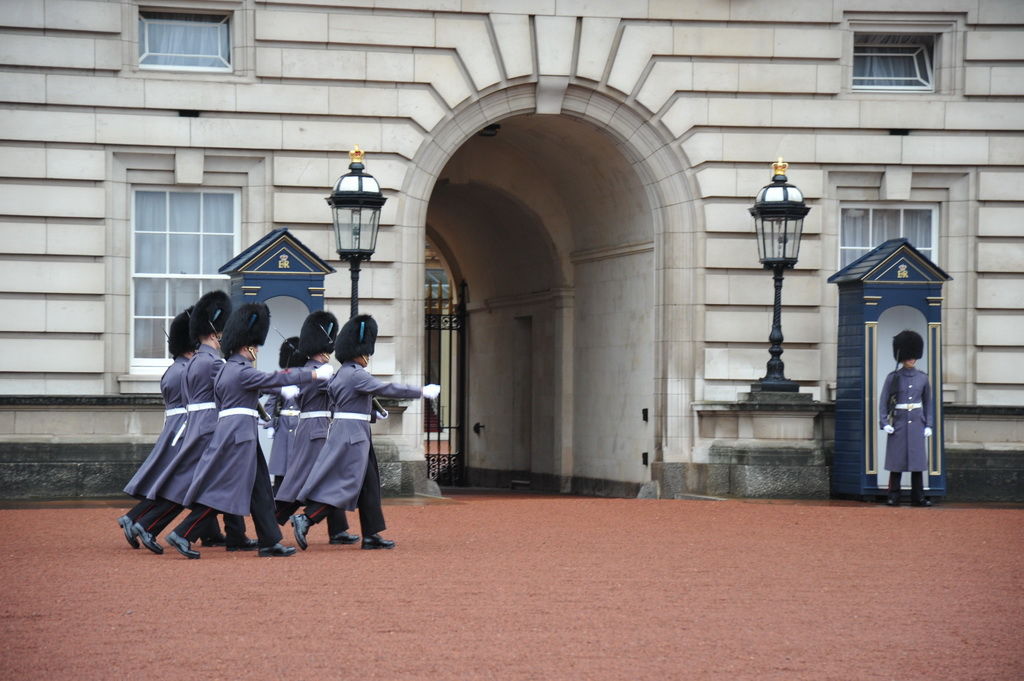 倫敦-白金漢宮-Buckingham Palace-衛兵-冬裝