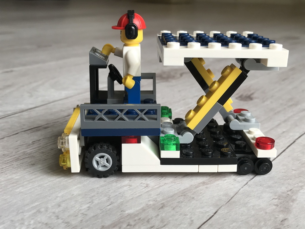 樂高-盤櫃裝貨機-LEGO Pallet/Container Loader-13