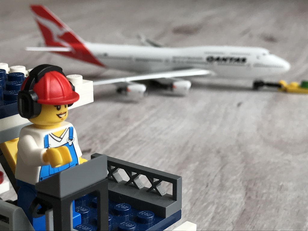 樂高-盤櫃裝貨機-LEGO Pallet/Container Loader and QANTAS 747-15