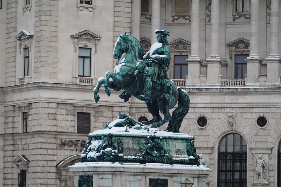 霍夫堡-英雄廣場(Heldenplatz)-歐根親王雕像