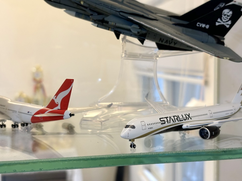 塔羅 ~ 星宇A350模型 & 霍爾的移動城堡鉛筆畫