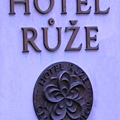 Rose Hotel的徽章，也是庫倫洛夫領主的家徽