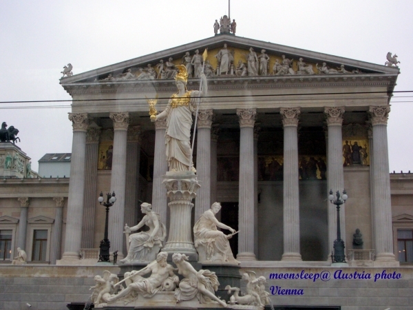 維也納國會大廈，希臘建築風格