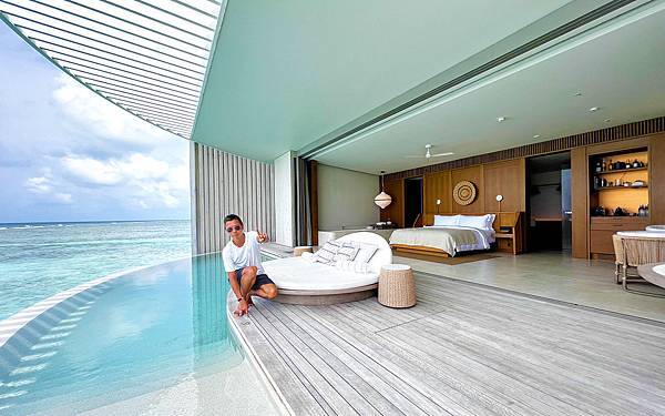 THE RITZ-CARLTON MALDIVES, FAR