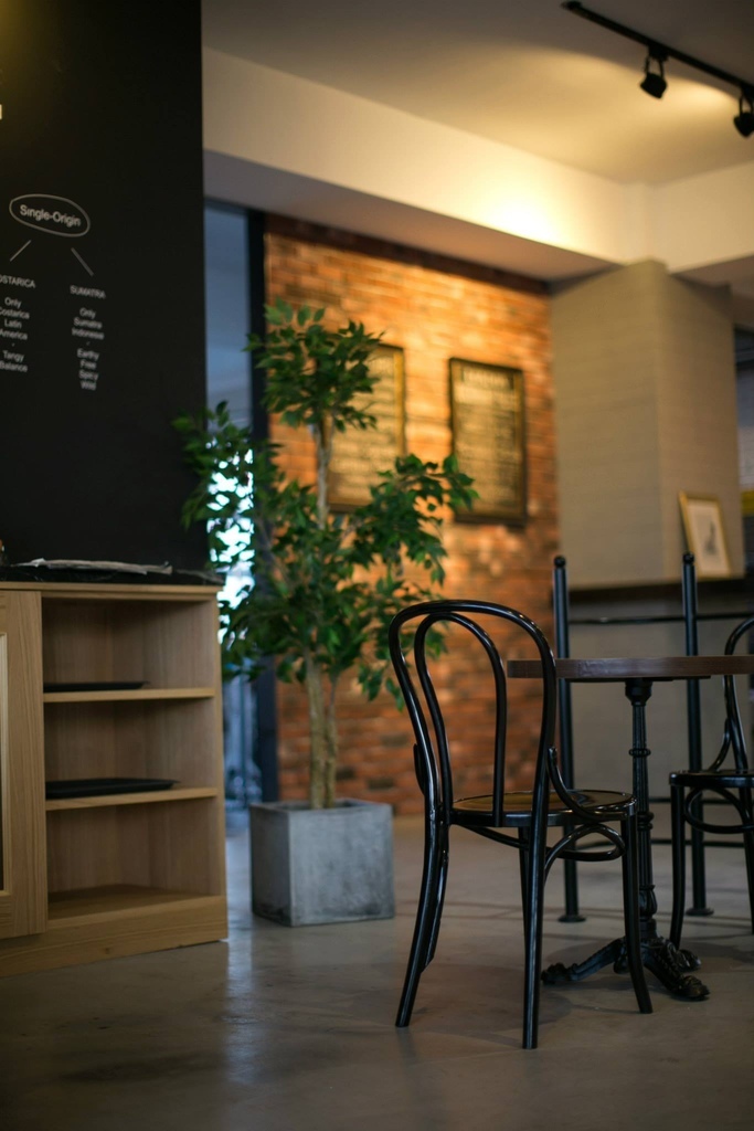 在台北攝影棚租借相當常見!!每間攝影棚也都相當有特色  在ME 台北攝影棚成立到現在,已經創造了許多的CF廣告拍攝 超過100組以上的自助婚紗新人的拍攝 也有熱門的的微電影在此取景唷!! Motion Extensity  也結合了知名的古董傢俱商56Deco在大台北地區利用了  拍攝CF廣告  網拍商用  自助婚紗都不可獲缺的自然光線