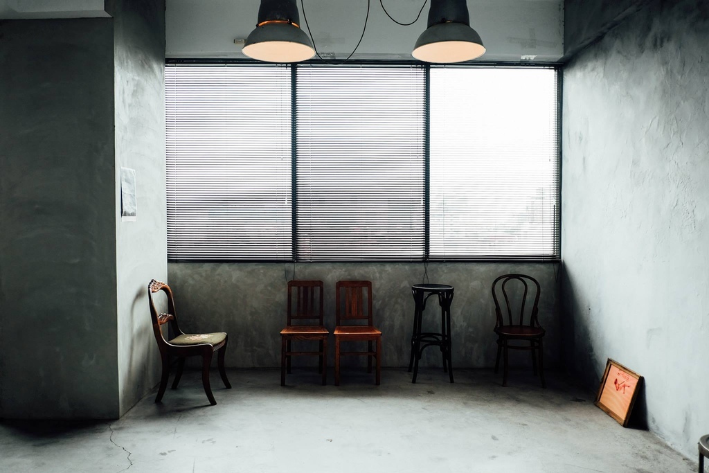 今天棚裡又來了位很討喜的藝人,鬼鬼!!   謝謝她把Motion Extensity 當作自已家 玩的很開心,也讓ME的氣氛high到不行  她還現場來了一段直播  想感受一下開心氣氛的朋友可以看一下喔!!點我點我 但今天還是要先介紹下一個台北婚紗攝影棚景  M6 灰牆  這也是ME 攝影棚的相當有復古味道的一個空間 這次的照片很多喔!!!  因為傢俱擺設一下,風格又大大的不同  可以多參考喔!!!   這個景也是line TV 同樂會 裡面的其中一個臥客喔!!!