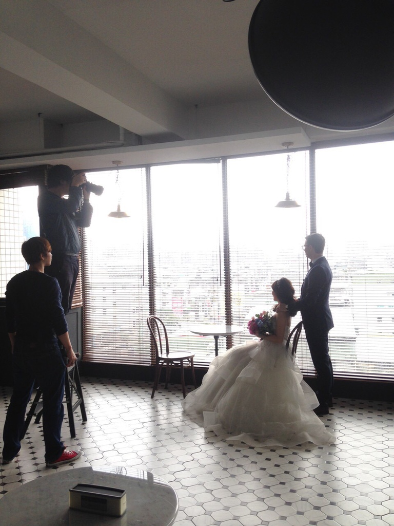 台北有攝影棚出租的地方能一次有九個棚嗎~!!!有，就在ME 台北攝影棚出租 每個攝影棚都有大量自然光 讓婚紗拍攝超級美