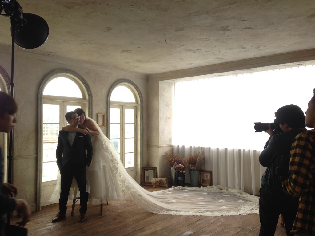 台北攝影棚推薦 台北有攝影棚出租的地方能一次有九個棚嗎!!!有,就在ME 台北攝影棚出租 每個攝影棚都有大量自然光 讓婚紗拍攝超級美