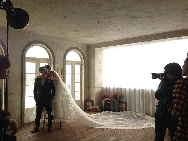 M2 me攝影棚有些什麼樣的風格呢 台北攝影棚出租當然就是希望能提供大家多樣化的選擇 讓想拍自助婚紗的妳,想製作微電影的公司,拍攝多樣化的CF廣告公司,網拍創業努力工作的Boss們 ,都能在ME 台北攝影棚 拍攝完美的作品 Motion Extensity能給你們什麼樣的空間呢,我們有九個空間風格讓你們選擇,不需要在南奔北走,ME攝影棚一次就滿足您的需要 上一篇 M1 咖啡香 可以從這在回味一下 今天要介紹的 M2 英式空間 希望能讓大家体驗 Motion Extensity 的英式空間