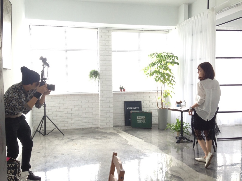 台北咖啡廳攝影棚價格 台北有攝影棚出租的地方能一次有九個棚嗎!!!有,就在ME 台北攝影棚出租 每個攝影棚都有大量自然光 讓婚紗拍攝超級美