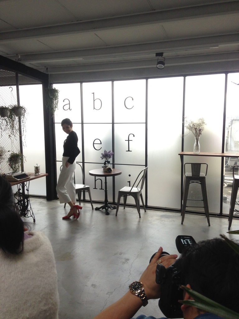 台北有攝影棚出租的地方能一次有九個棚嗎!!!有,就在ME 台北攝影棚出租 每個攝影棚都有大量自然光 讓婚紗拍攝超級美