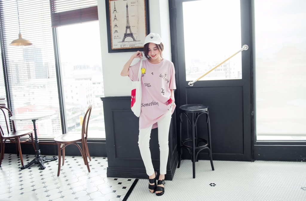 2016719_6432許多的網拍大廠都在ME 網拍攝影棚拍攝出熱銷的商品 更有新婚夫妻來這感受婚紗攝影棚大片落地窗帶來的自然柔光 知名舒潔網路廣告也是在這取景的喔 2016719_6432許多的網拍大廠都在ME 網拍攝影棚拍攝出熱銷的商品 更有新婚夫妻來這感受婚紗攝影棚大片落地窗帶來的自然柔光 知名舒潔網路廣告也是在這取景的喔