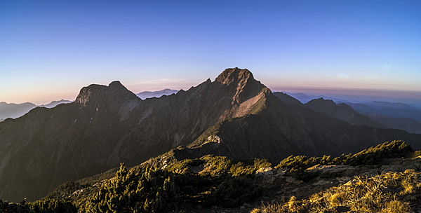 Yushan_main_east_peak+Huang_Chung_Yu黃中佑+9030.png