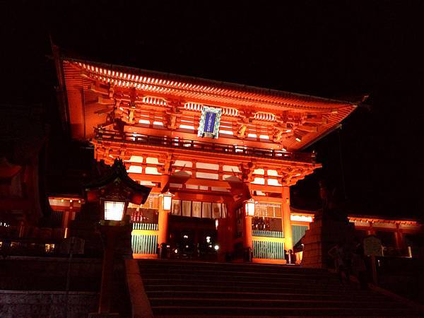 京都景點 晚上的伏見稻荷大社和黃昏的金閣寺 京都晚上景點 京都特色景點 U Blog 京都景點 晚上的伏見稻荷大社和黃昏的金閣寺 京都晚上景點 京都特色景點 U Blog
