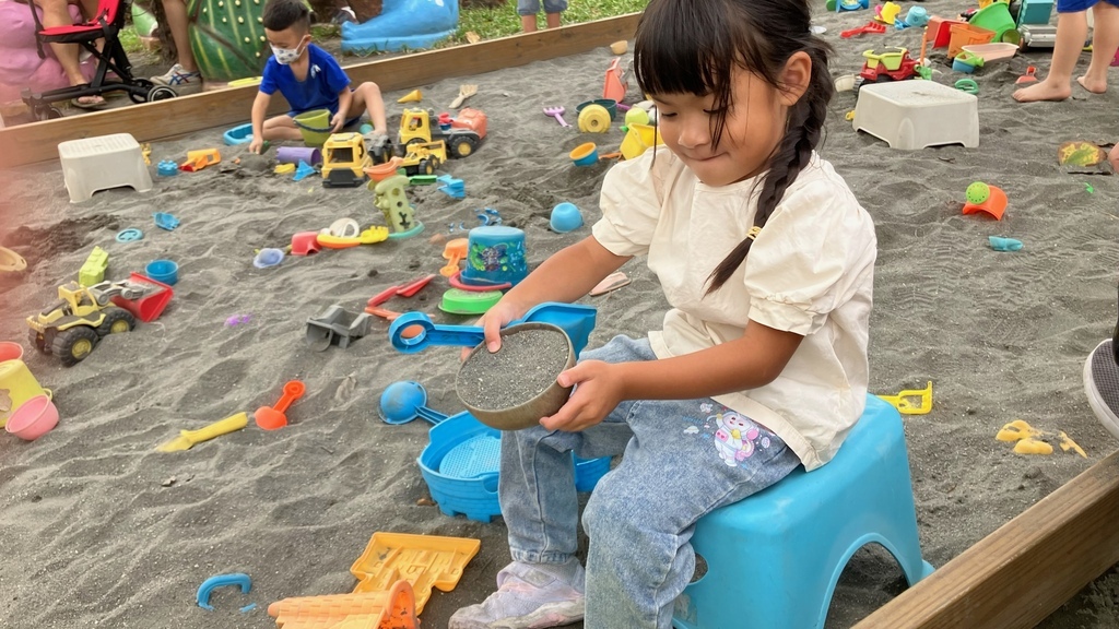 《親子景點》彰化全新長頸鹿休閒農場,玩水、玩沙、電動車還能划 《親子景點》彰化全新長頸鹿休閒農場,玩水、玩沙、電動車還能划