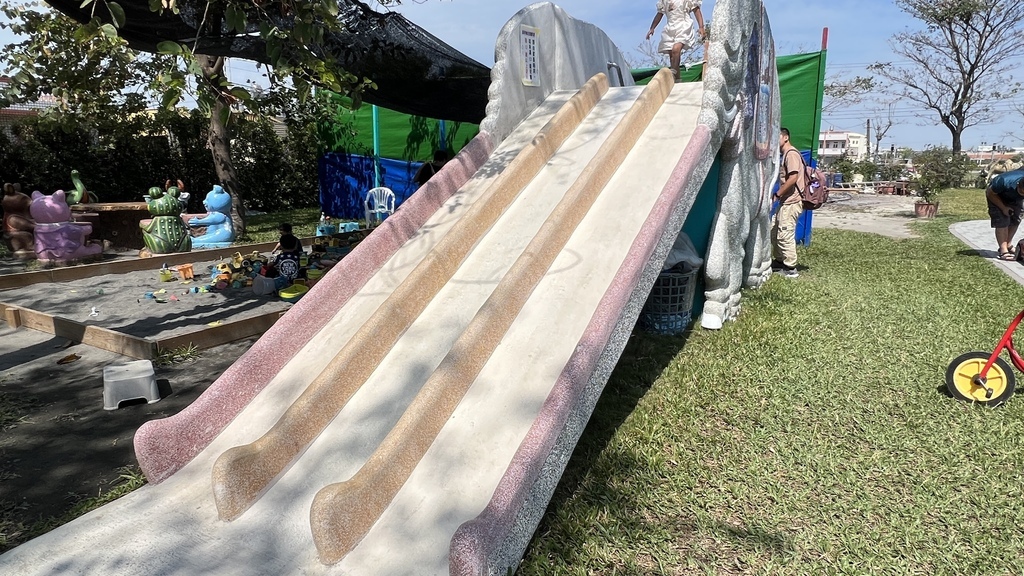 《親子景點》彰化全新長頸鹿休閒農場,玩水、玩沙、電動車還能划 《親子景點》彰化全新長頸鹿休閒農場,玩水、玩沙、電動車還能划