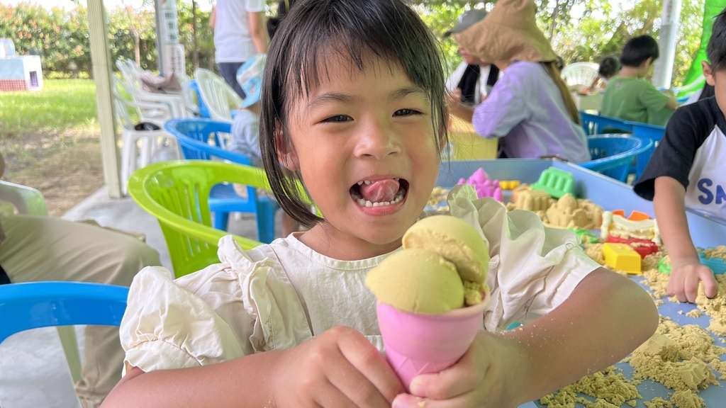 《親子景點》彰化全新長頸鹿休閒農場,玩水、玩沙、電動車還能划 《親子景點》彰化全新長頸鹿休閒農場,玩水、玩沙、電動車還能划