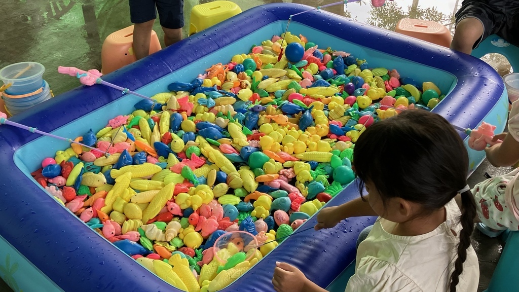 《親子景點》彰化全新長頸鹿休閒農場,玩水、玩沙、電動車還能划 《親子景點》彰化全新長頸鹿休閒農場,玩水、玩沙、電動車還能划