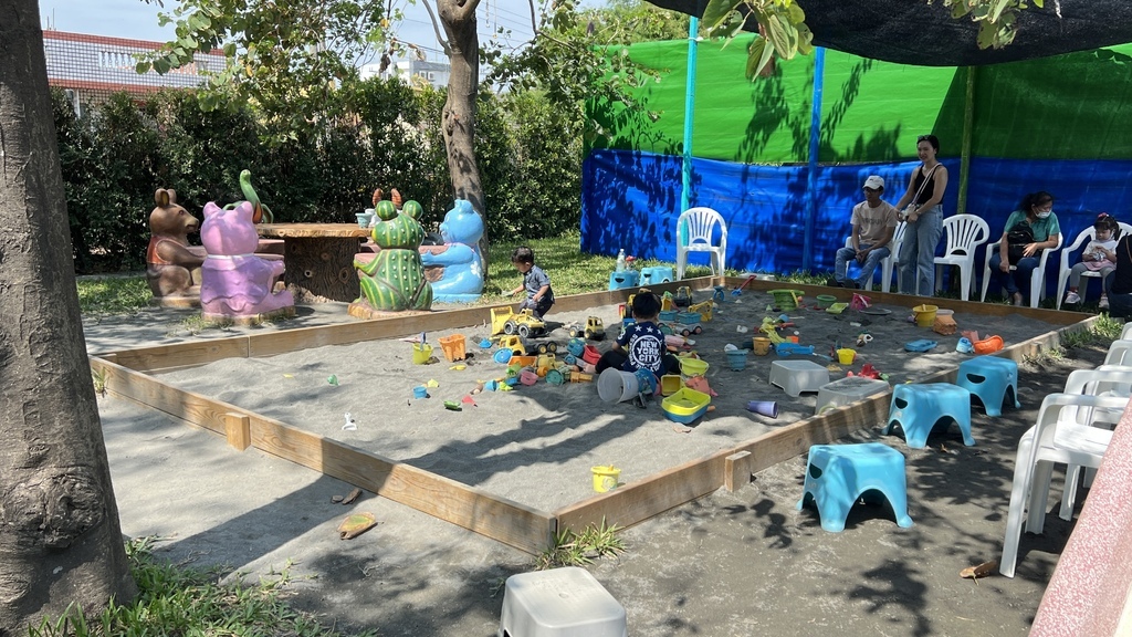 《親子景點》彰化全新長頸鹿休閒農場,玩水、玩沙、電動車還能划 《親子景點》彰化全新長頸鹿休閒農場,玩水、玩沙、電動車還能划