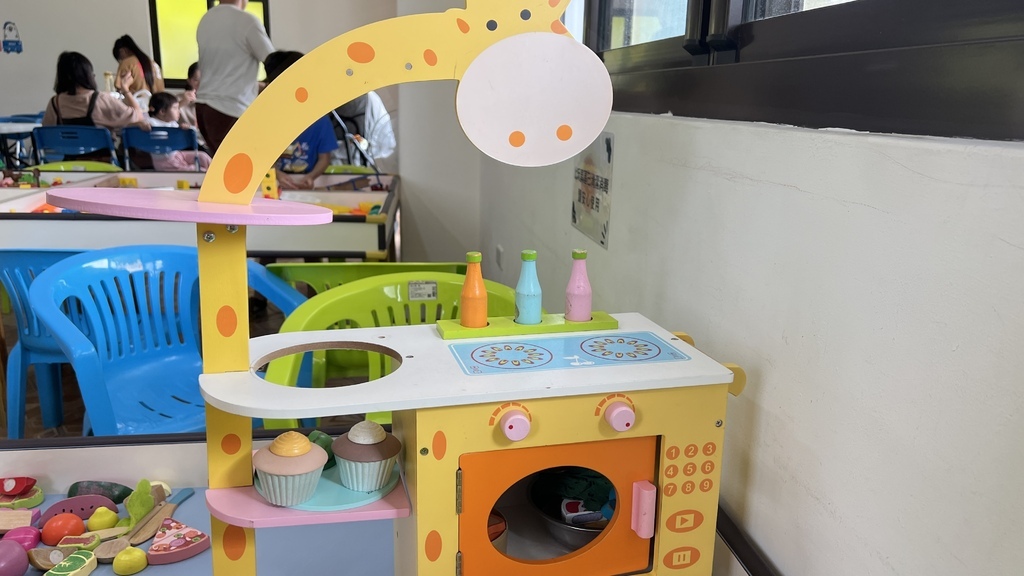 《親子景點》彰化全新長頸鹿休閒農場,玩水、玩沙、電動車還能划