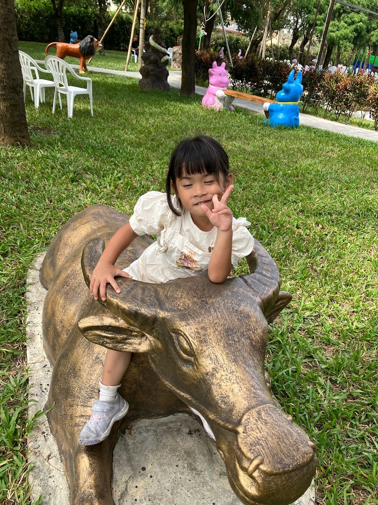 《親子景點》彰化全新長頸鹿休閒農場,玩水、玩沙、電動車還能划 《親子景點》彰化全新長頸鹿休閒農場,玩水、玩沙、電動車還能划