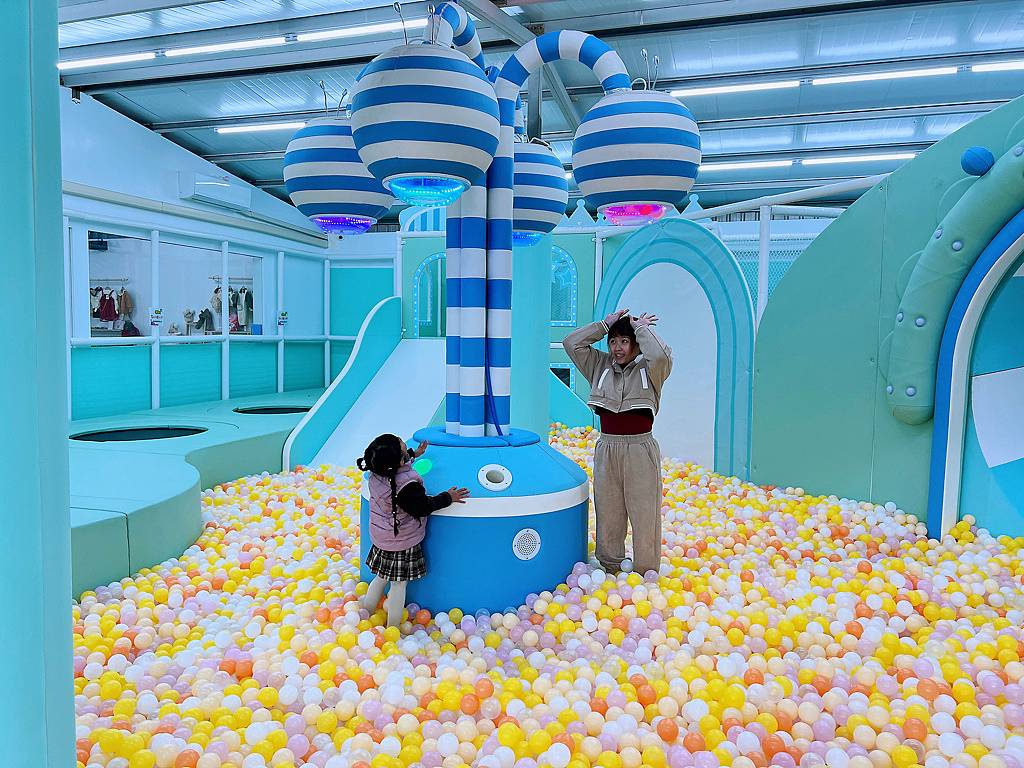 《親子景點》萬景藝苑X彎彎滑森樂園｜百元門票三代同堂｜帶你用