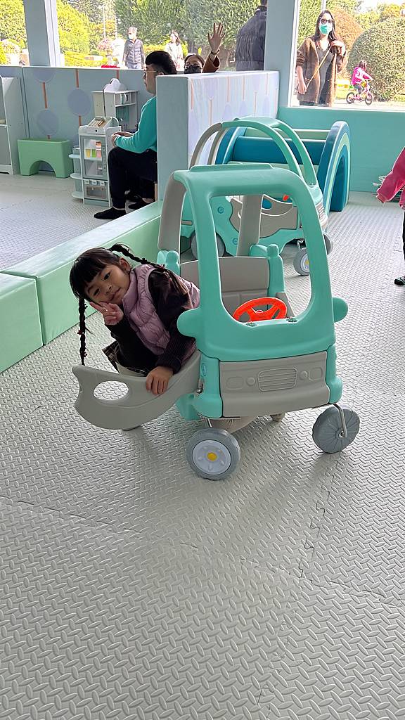 《親子景點》萬景藝苑X彎彎滑森樂園｜百元門票三代同堂｜帶你用