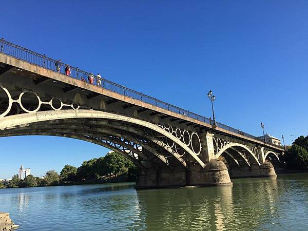 Day 05-西班牙【哥多華Codoba一日遊、塞維亞Sevilla夜遊、半日遊】2016歐洲西葡之旅 @麻吉小兔。世界行旅 14358668_1195768713777189_4752872642283520850_n.jpg
