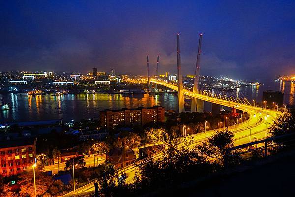 海參崴-金角灣夜景2_李明峰.jpg