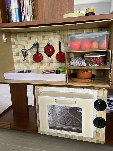 [寶寶] 紙箱小廚房(省空間做法)