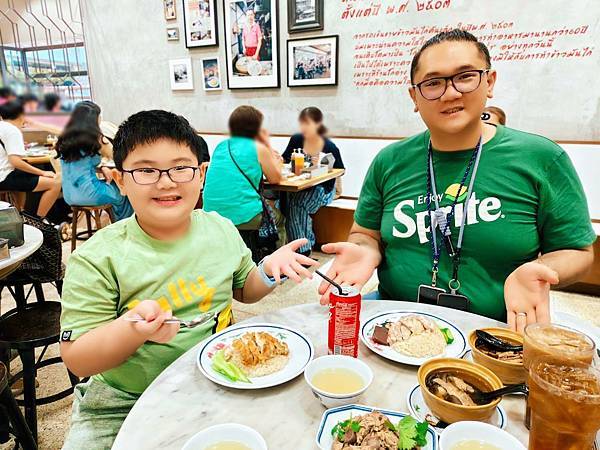 曼谷旅遊美食推薦｜紅大哥水門雞飯｜海南雞飯 香菇老母鴨湯