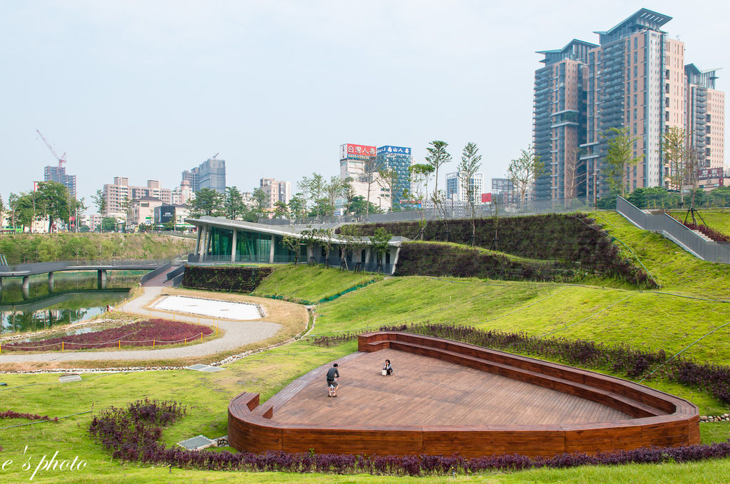 秋紅谷廣場