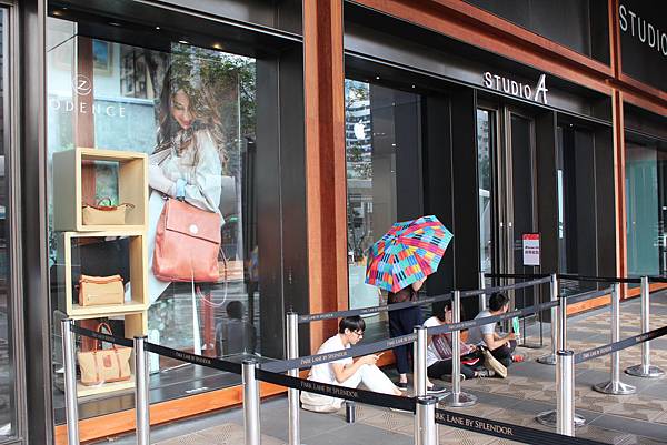 中部唯一!金典綠園道商場跨夜首賣iPhone 6s(1)