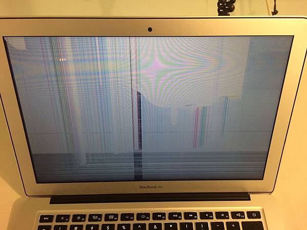 MacBook-Air-Display-Cracked