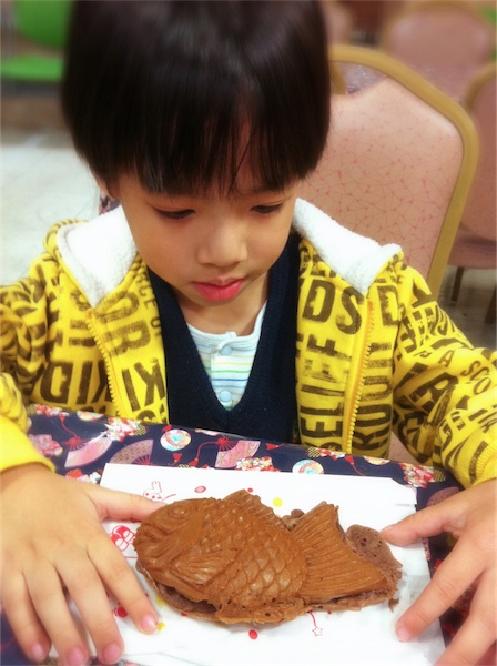 Todd的大年初二~香蕉巧克力鯛魚燒+麥芽糖皮卡丘+TOMICA選集2012-01.jpg Todd的大年初二~香蕉巧克力鯛魚燒+麥芽糖皮卡丘+TOMICA選集2012-01.jpg