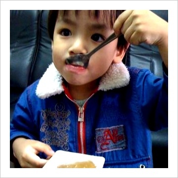 todd吃愛玉凍(20100316)01 todd吃愛玉凍(20100316)01