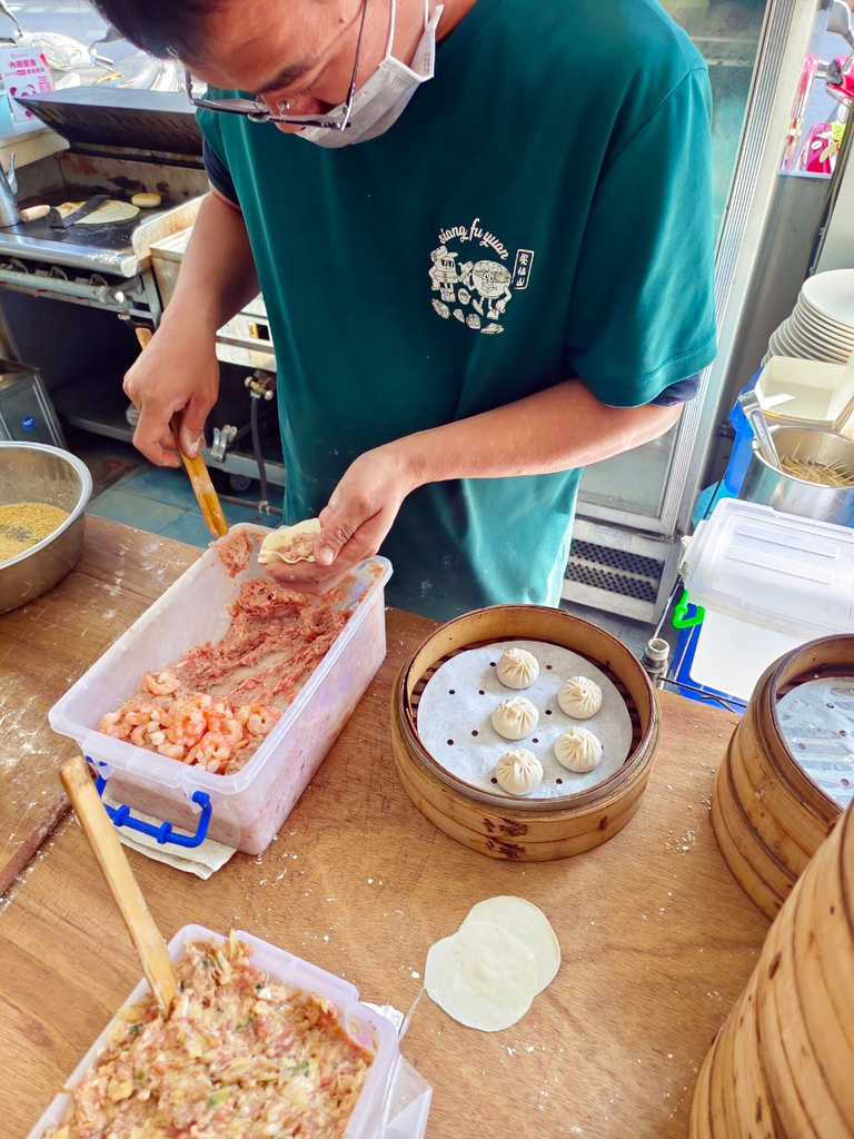 饗福園北方麵食館,高雄小籠包,高雄苓雅區手工現做小籠包,高雄蒸餃,高雄鍋餅4.jpg