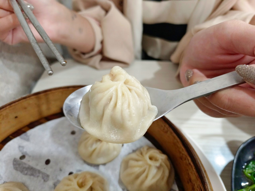 饗福園北方麵食館,高雄小籠包,高雄苓雅區手工現做小籠包,高雄蒸餃,高雄鍋餅15.jpg