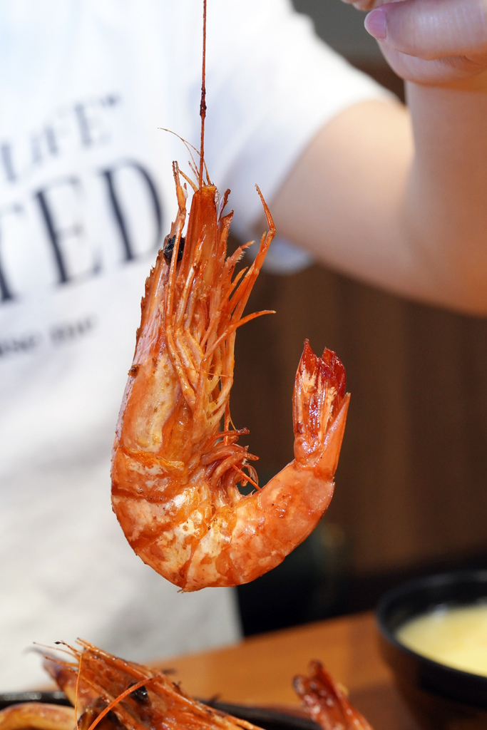 台南平價牛排推薦：安平魔力牛牛排館，大口吃原肉吃海鮮，平價美