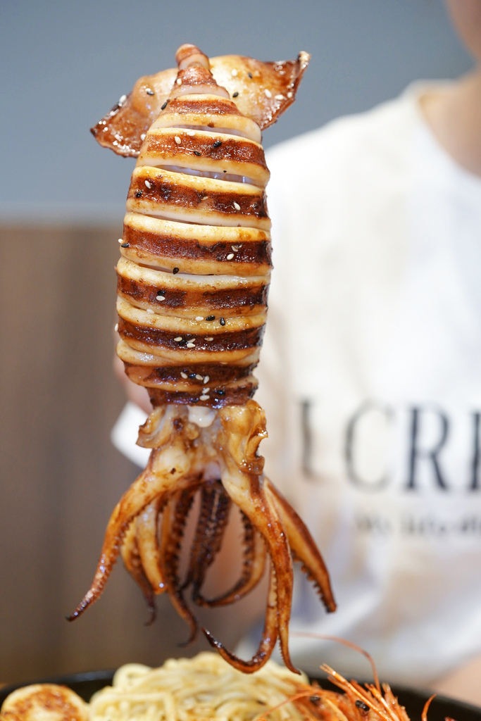 台南平價牛排推薦：安平魔力牛牛排館，大口吃原肉吃海鮮，平價美