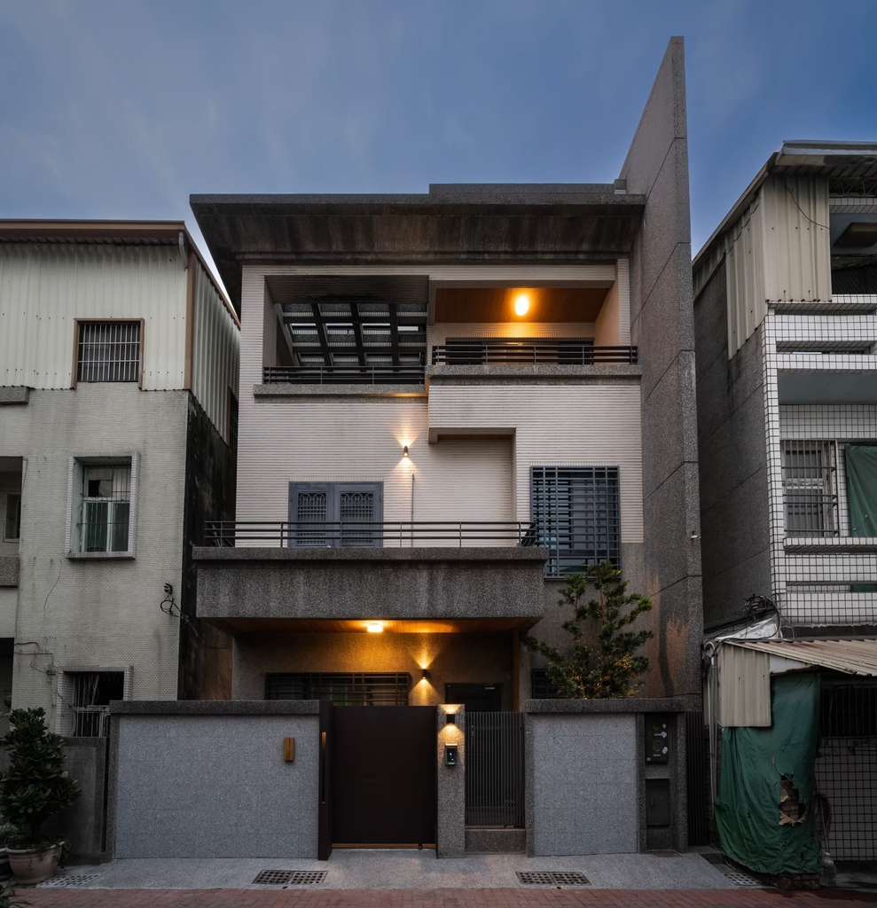 台南老屋翻新開箱：漏水雜物老屋變身絕美實木傳承三代宅│亞筑室
