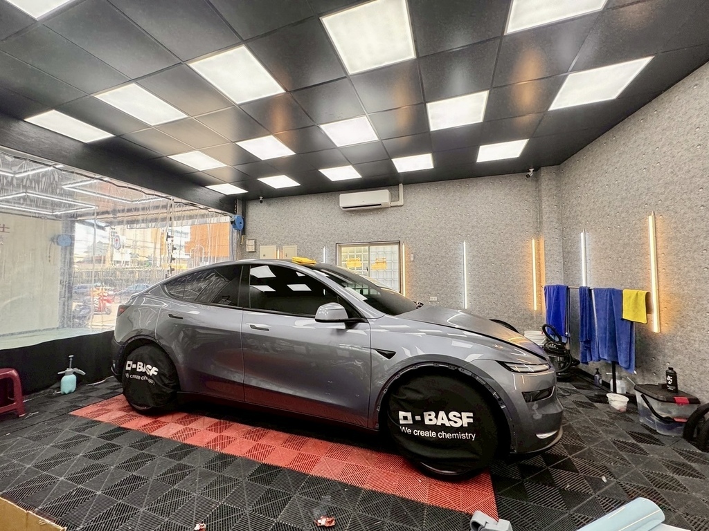 【台南汽車包膜】【 Tesla Model Y 】 冰川藍犀