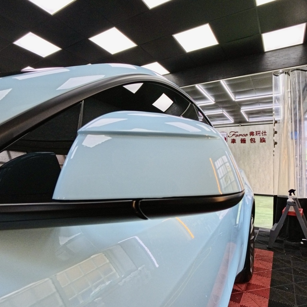 【台南汽車包膜】【 Tesla Model Y 】 冰川藍犀