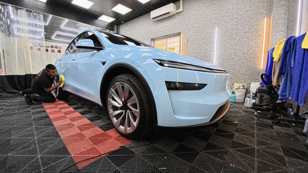 【台南汽車包膜】【 Tesla Model Y 】 冰川藍犀