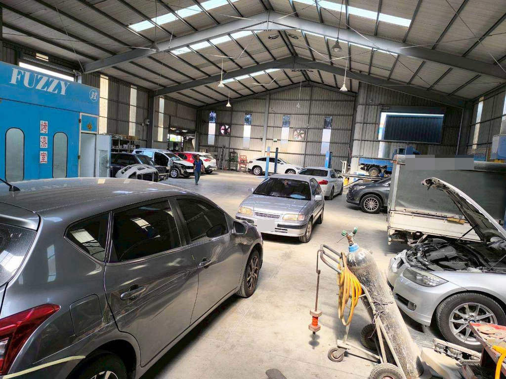 台南汽車鈑金烤漆│興泰汽車修配廠│局部烤漆推薦│杜邦原廠漆│