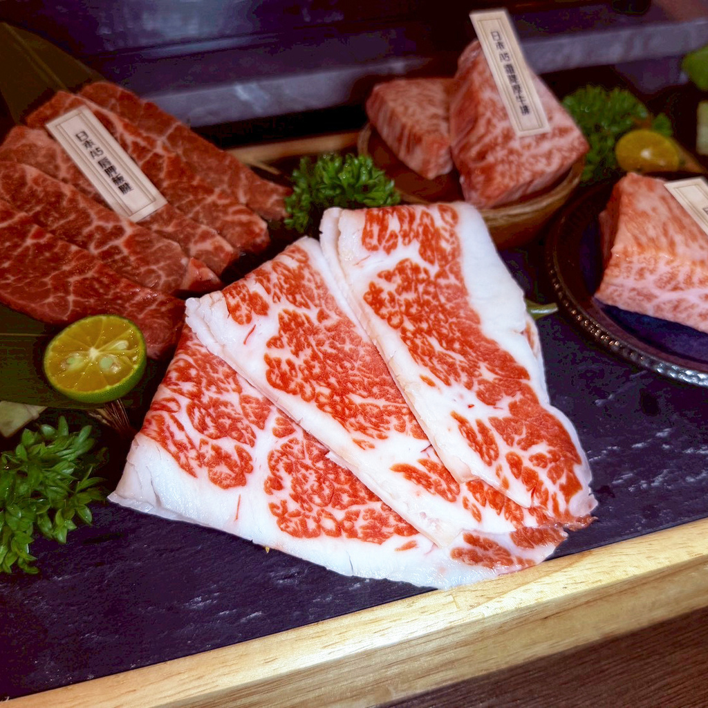 高雄燒肉推薦｜鐵人燒肉氛圍滿分｜精緻和牛盛合套餐｜日本A5和