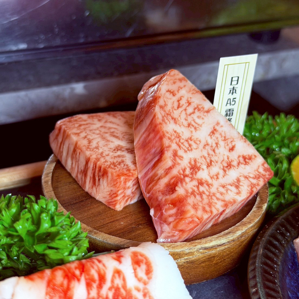 高雄燒肉推薦｜鐵人燒肉氛圍滿分｜精緻和牛盛合套餐｜日本A5和