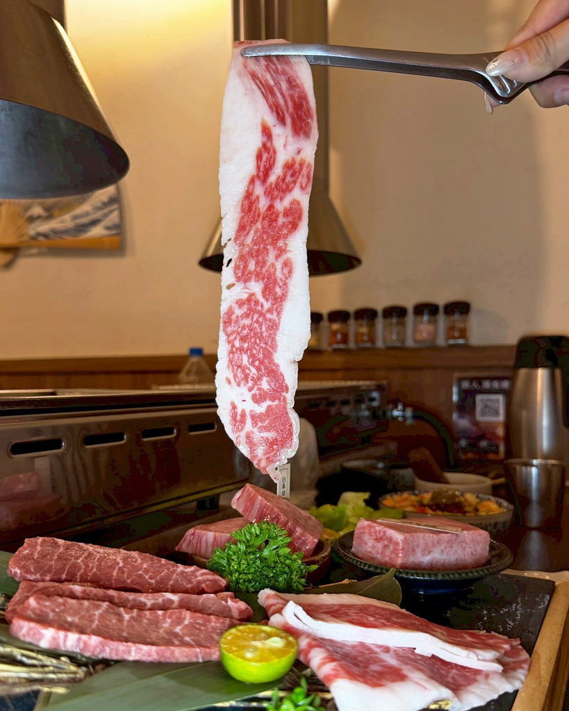 高雄燒肉推薦｜鐵人燒肉氛圍滿分｜精緻和牛盛合套餐｜日本A5和